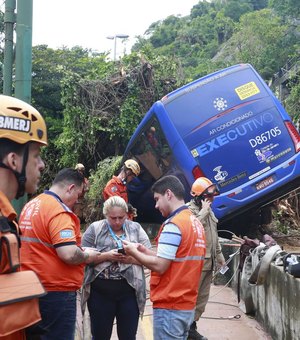 Sobe para seis o número de mortos durante temporal no Rio