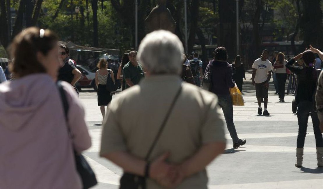 População brasileira deve chegar a 233,2 milhões em 2047, diz IBGE