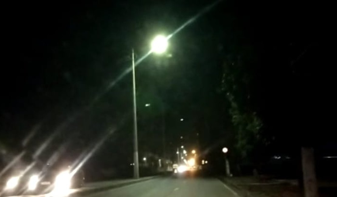Motoristas relatam 'escuridão' na  Av. Cachoeira do Meirim