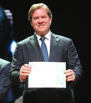 Marx Beltrão recebe Prêmio Alagoano de Turismo e destaca importância do setor para o país