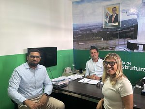 Integrantes do Comitê de Inovação do município apresentam projetos para a Secretaria de Infraestrutura