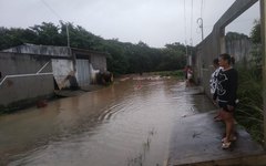 Água do rio Comandatuba invadiu ruas de Porto Calvo