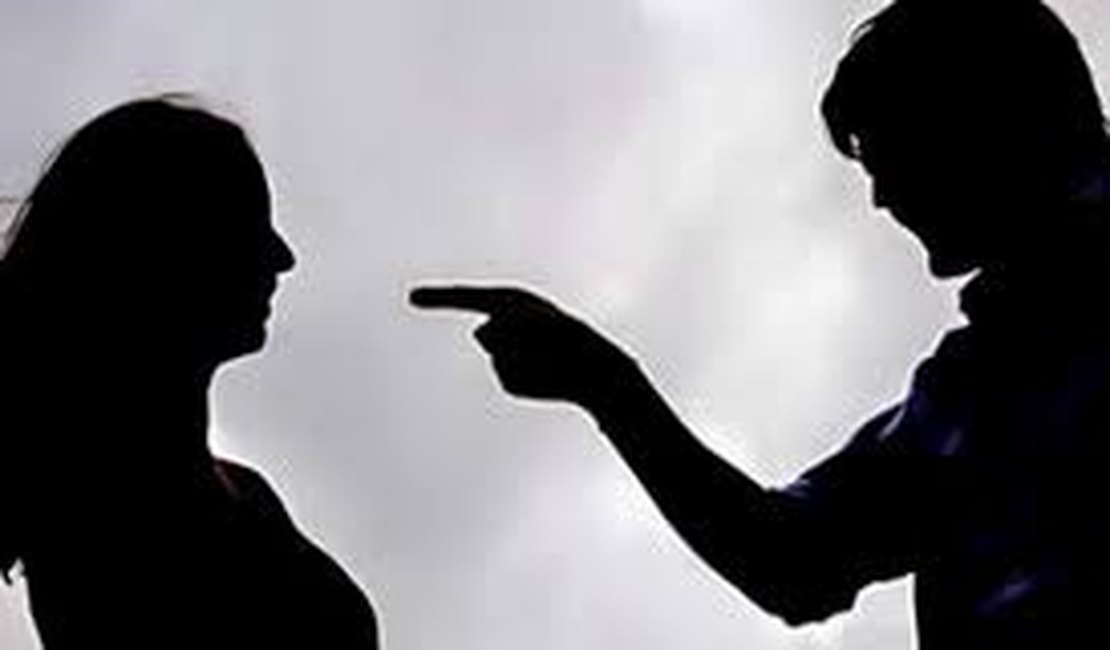 Mulher relata ameaça mas desiste de denunciar agressor