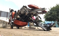 Policia resgata motocicleta de cor vermelha, em Arapiraca