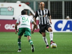 Tite convoca Fábio Santos, lateral do Atlético-MG, para a vaga de Marcelo