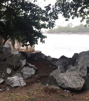 Prefeitura de Marechal inicia trabalho de contenção do mar na Barra Nova