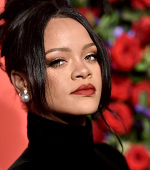 Rihanna é oficialmente bilionária com mais de R$ 8 bi na conta