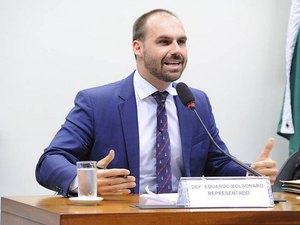 Justiça condena Eduardo Bolsonaro a indenizar repórter da Folha por danos morais