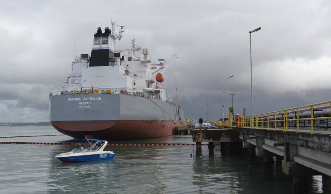 Porto de Maceió é autuado por operar sem licença ambiental
