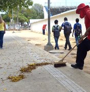 Presos do sistema prisional ajudam na limpeza de cidades alagoanas afetadas pela chuva 