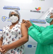 Covid-19: Em Alagoas, profissionais da saúde continuam recebendo a 2ª dose da vacina