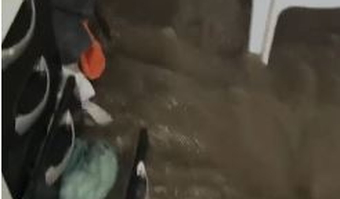 [Vídeo] Chuva forte provoca alagamentos em Traipu e Teotonio Vilela nesta sexta (04)