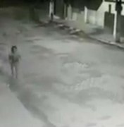[Vídeo] Mulher com filho no colo é esfaqueada por ex-companheiro em Pernambuco