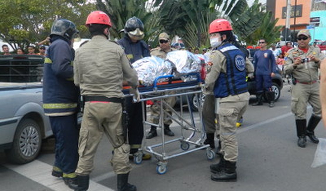 Choque entre moto e ônibus deixa um morto e um ferido em Arapiraca