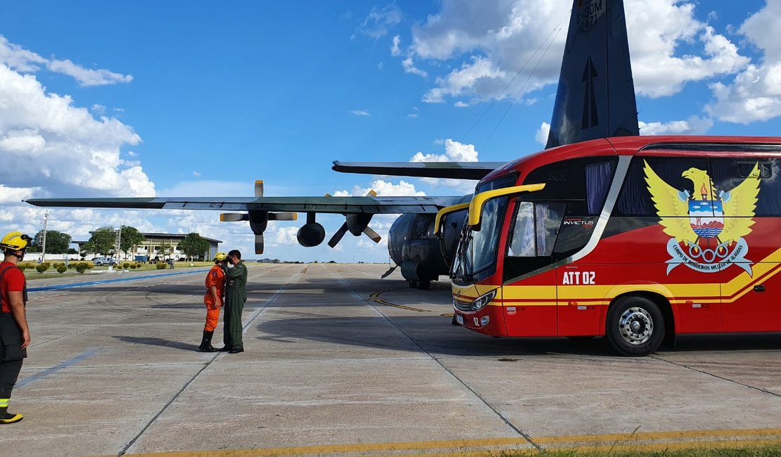 Corpos de vítimas de acidente com ônibus em MG chegam a Alagoas para sepultamento