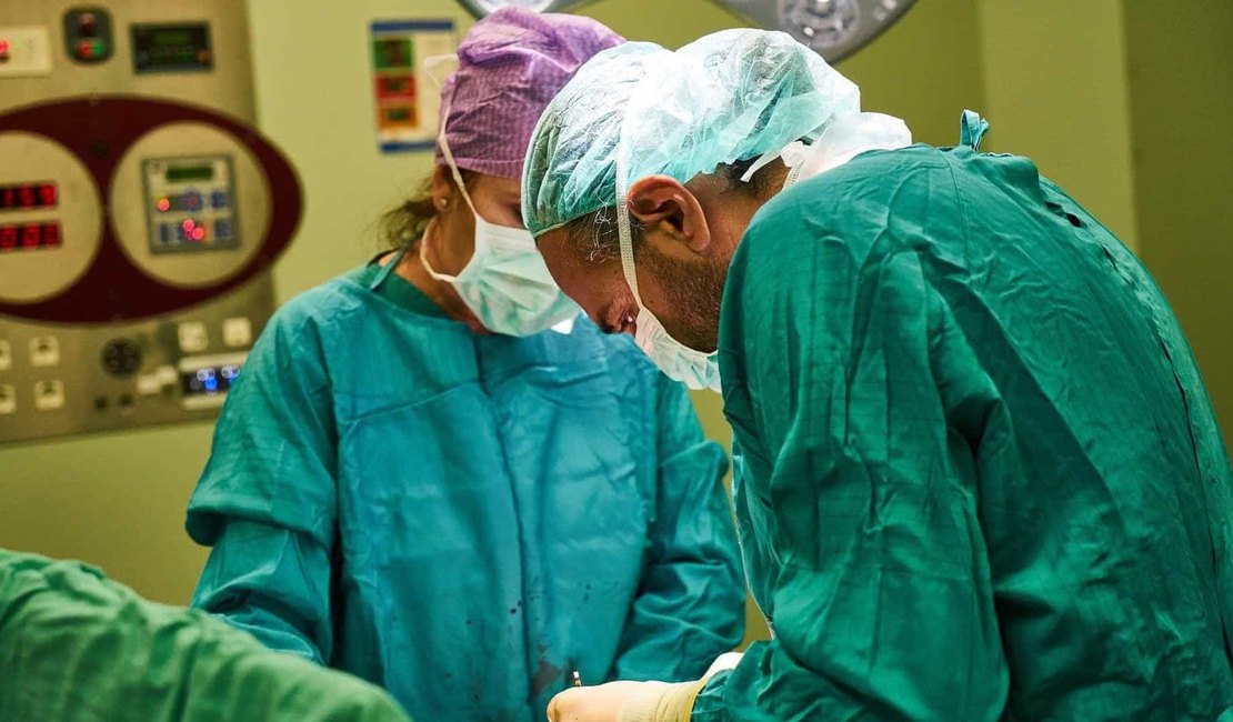Procon multa hospital em R$ 242 mil por cobrança de anestesia