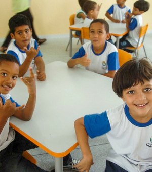 Rui Palmeira entrega Cmei para mais de 370 crianças no Eustáquio Gomes