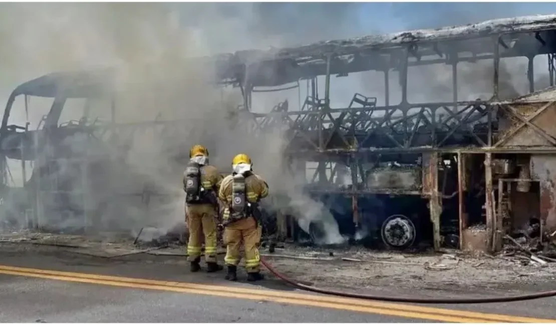 Ônibus com arapiraquenses pega fogo em Salinas, Minas Gerais