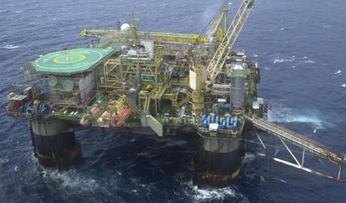 Leilão de blocos exploratórios de petróleo arrecada R$ 3,84 bilhões