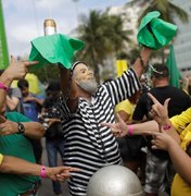 Ato no Rio tem pedidos de fechamento do STF e intervenção militar