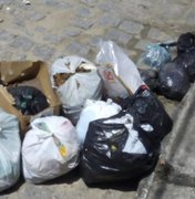 Moradores reclamam de excesso de lixo em ruas interditadas no Pinheiro