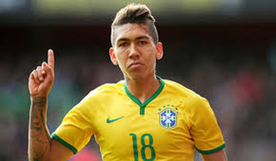 Jogador Firmino vai a restaurante e paga rodada de chope para clientes