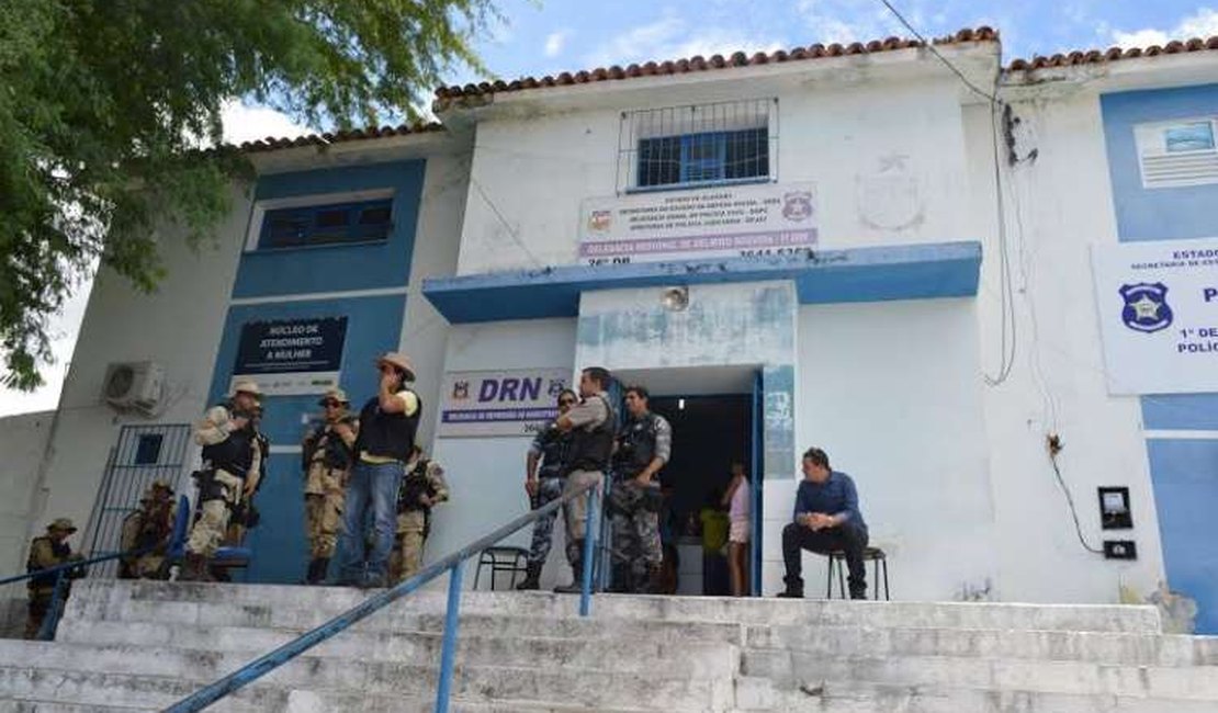 Homem é preso suspeito de agredir mulher em Delmiro Gouveia 