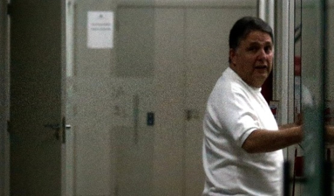 Garotinho deixa presídio e vai para hospital particular no Rio