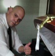 Ex-funcionário de funerária pede desculpas após fotos com Maradona em caixão