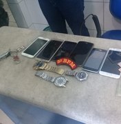 Polícia prende dupla com oito celulares roubados no Cidade Universitária 