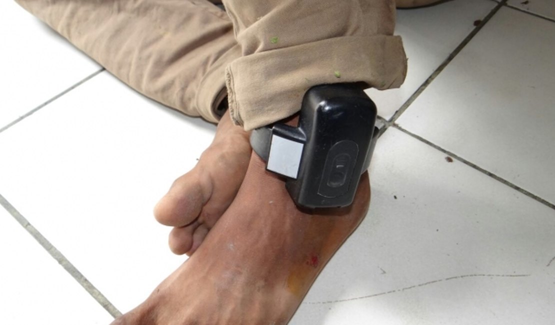 Reeducando com tornozeleira eletrônica é executado em Maceió
