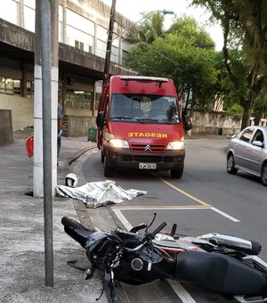 Motociclista morre após colidir com poste de iluminação no interior de AL