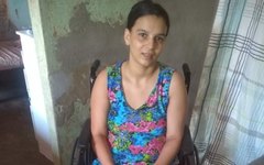Maria Adriele precisa de ajuda com alimentação, tanquinho de lavar roupas e exames médicos