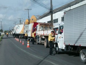 SMTT intensifica fiscalização que proíbe veículos pesados em avenidas de Maceió
