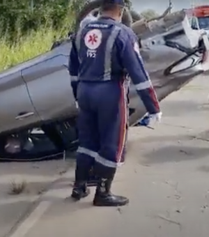 [Vídeo] Poça de água provoca grave acidente na AL-220, próximo a Jaramataia