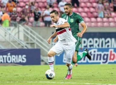 Floresta empata três vezes, segura Santa Cruz e vence nos pênaltis