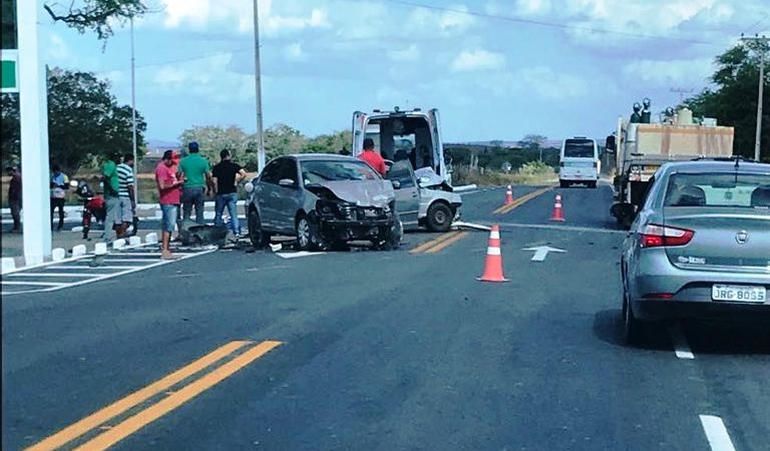 Colisão entre veículos causa morte no trevo de acesso a Major Izidoro
