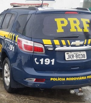 PRF prende mulher que dirigia carro clonado em União dos Palmares