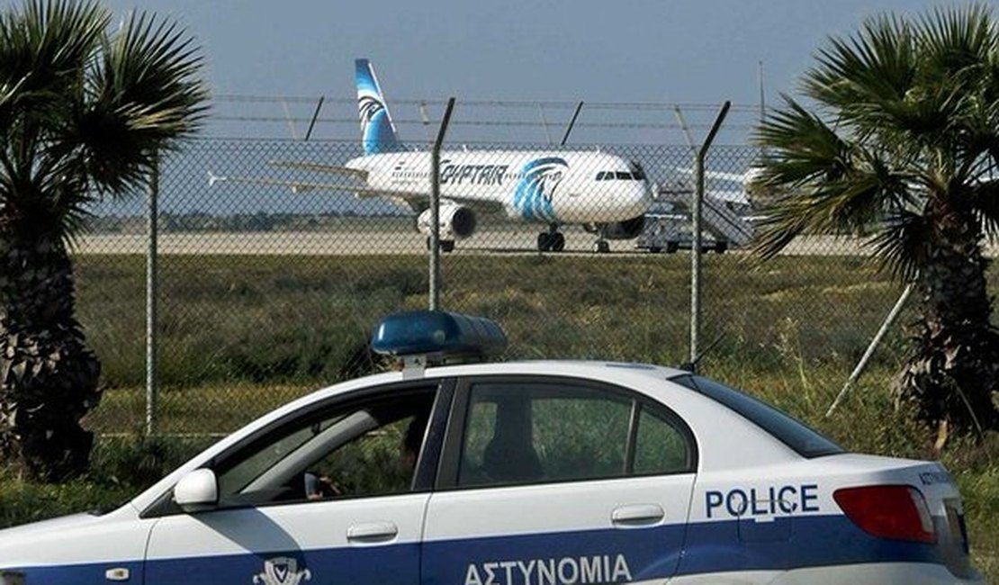 Homem sequestra avião egípcio e desvia para o Chipre