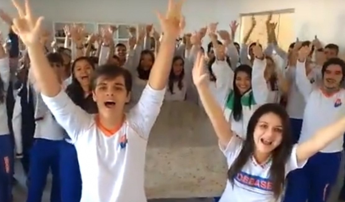Estudantes gravam vídeo com mensagem de fé e otimismo para professor Abel
