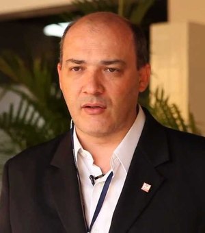 Josealdo Tonholo é aclamado candidato a reitor da UFAL