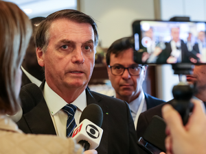Eventual punição a Eduardo é 'perseguição política', afirma Bolsonaro