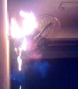 Curto-circuito em ventilador pode ter sido causa princípio de incêndio em igreja evangélica