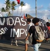 Alagoanos protestam na orla de Ponta Verde contra assassinato de João Alberto