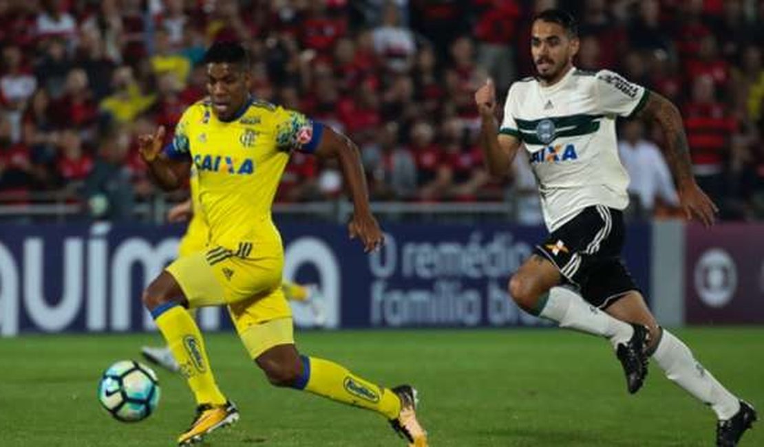 Brasileirão: Flamengo vence, Vitória perde mais uma e domingo com jogos equilibrados