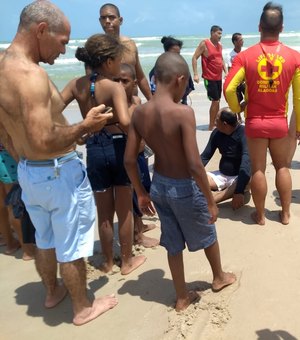 Pai e filhos são resgatados por bombeiros na Praia do Sobral