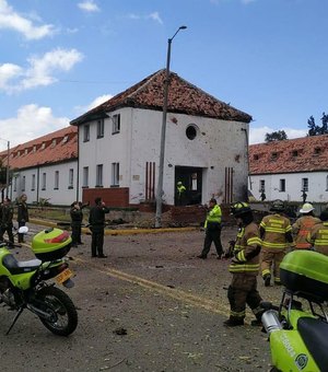 Explosão de carro em escola da polícia deixa mortos na Colômbia