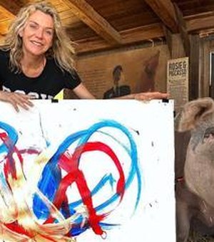 Conheça 'Pigcasso', a porca pintora, que já vendeu quase R$ 5 milhões em quadros