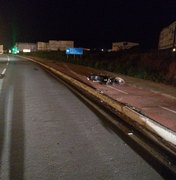Motociclista perde controle e tomba na AL 110, em Arapiraca