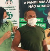 Funcionários públicos da Secretaria de Saúde são vacinados em Porto Calvo